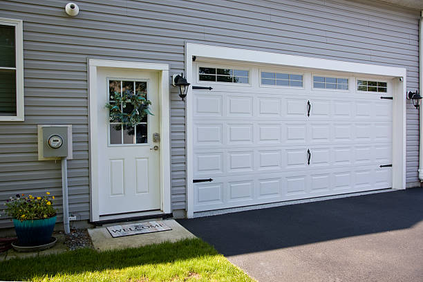 24/7 Emergency Garage Door Panel Replacement experts in Bargersville, IN